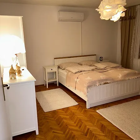 Domus Est Alba Villa