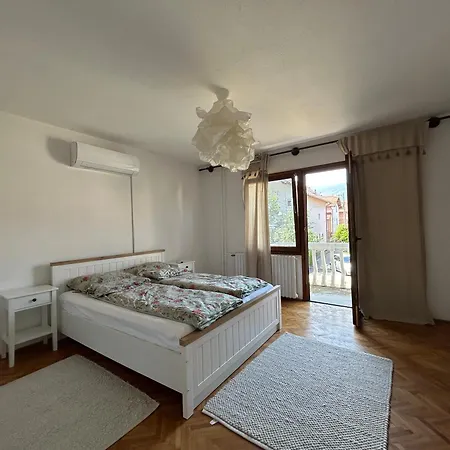 Vila Domus Est Alba *